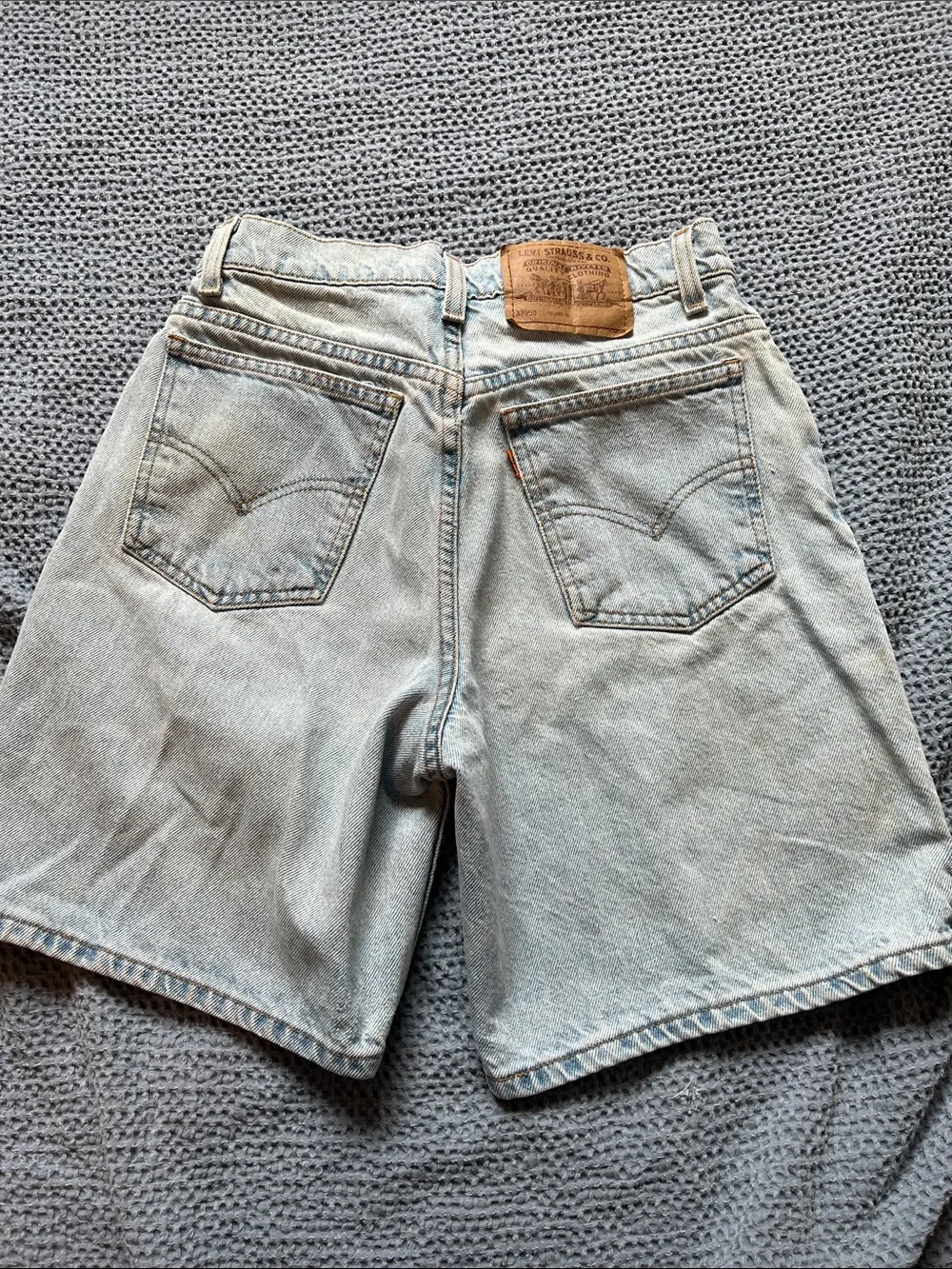 Levi's Light Blue 950 Relaxed Fit Denim Shorts - Picture 4 of 5